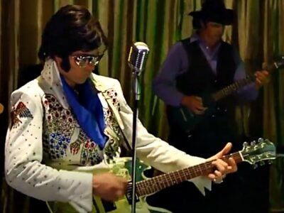 Elvis from Outer Space — Elvis Presley Liburan ke Bumi